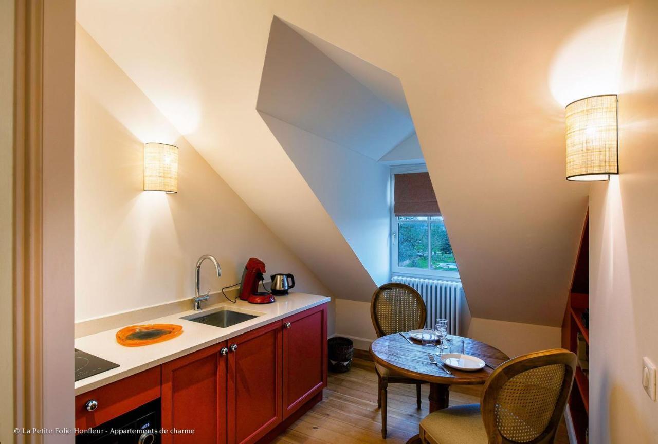 Bed and Breakfast La Petite Folie Онфлёр Экстерьер фото